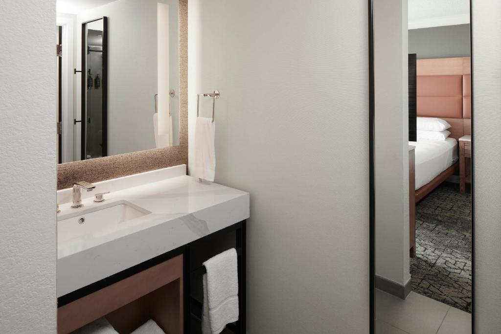 Sheraton Oceanfront Hotel - Guest Room, 1 King, Sofa Bed, City View, Balcony