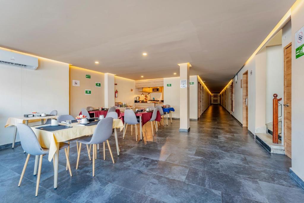 Restaurace v ubytování Hotel Central Merida by Kavia