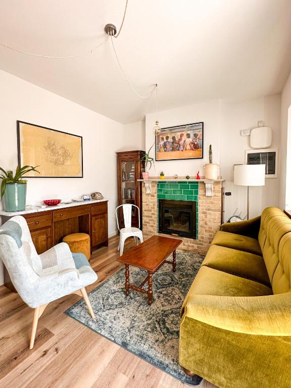 A seating area at Casa Rurale Faraone