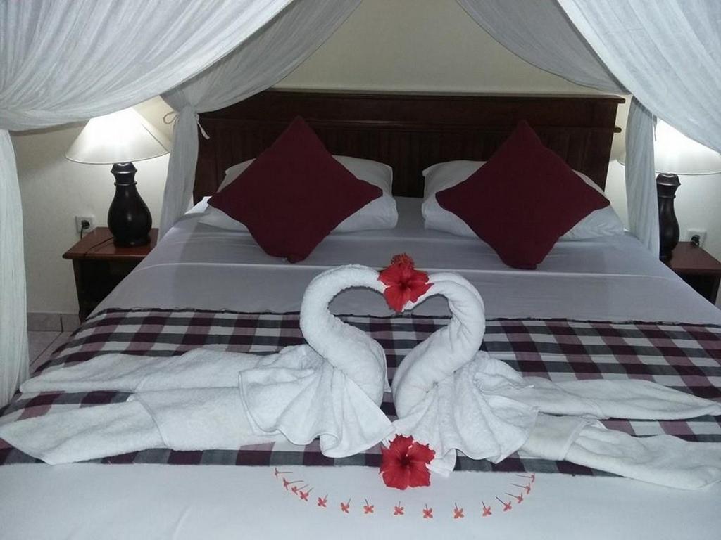 En eller flere senge i et værelse på Pondok Dhevika and Warung