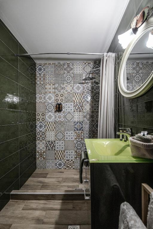 Koupelna v ubytování Cicones Boutique Apartments
