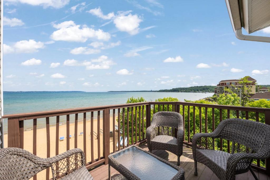 A balcony or terrace at Beachside 329 Waterfront Condo