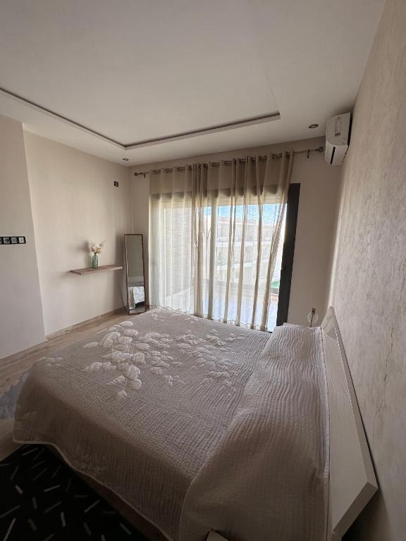 Postel nebo postele na pokoji v ubytování RAWAN RESIDENCY