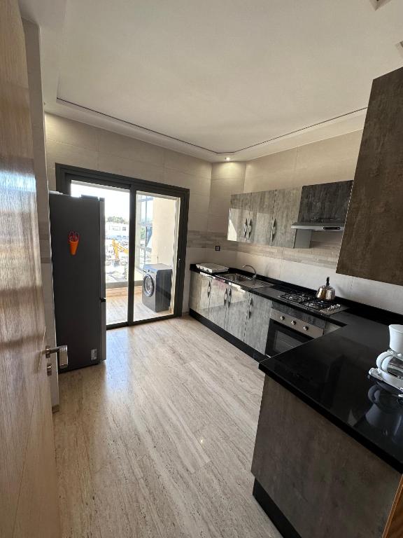 Kuchyň nebo kuchyňský kout v ubytování RAWAN RESIDENCY