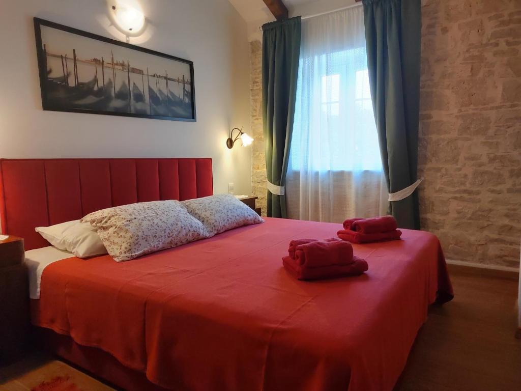 Łóżko lub łóżka w pokoju w obiekcie Villa Emilia