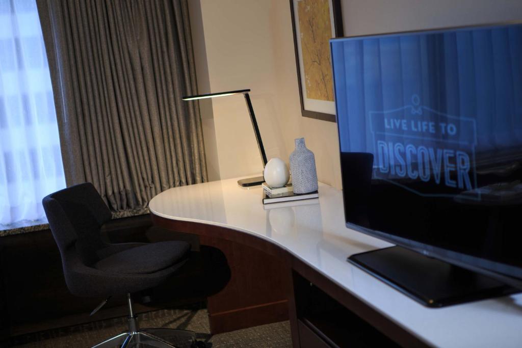 Renaissance Seattle Hotel - King Guest Room