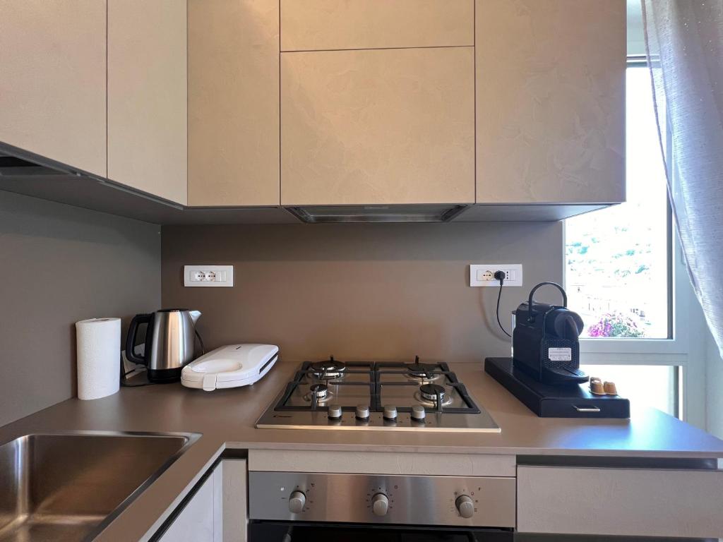 Zdjęcie z galerii obiektu VAL DI SOLE 19-III piano- VISTA MARE- VISTA COLLINA-WIFI 100MG-ARIA CONDIZIONATA IN TUTTE LE STANZE -L'APPARTAMENTO E' STATO COMPLETAMENTE RINNOVATO NEL 2023 w Rapallo