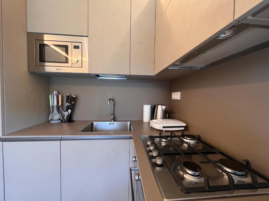 Zdjęcie z galerii obiektu VAL DI SOLE 19-III piano- VISTA MARE- VISTA COLLINA-WIFI 100MG-ARIA CONDIZIONATA IN TUTTE LE STANZE -L'APPARTAMENTO E' STATO COMPLETAMENTE RINNOVATO NEL 2023 w Rapallo