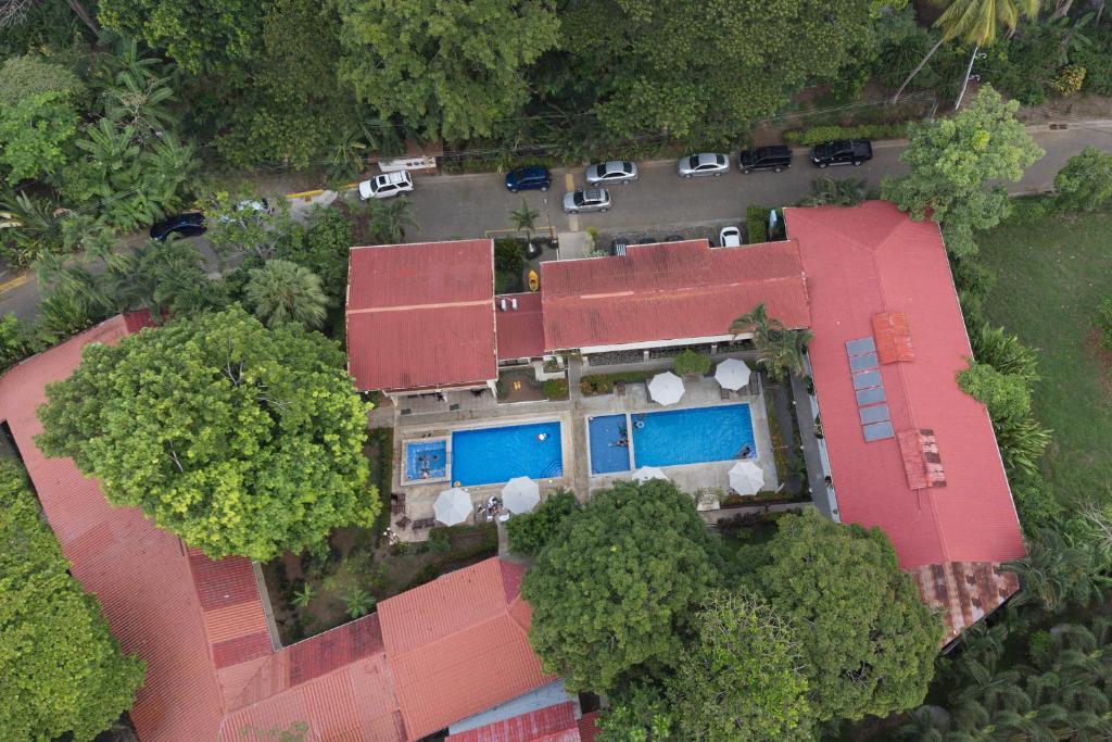 Bazén v ubytování Hotel Mar de Luz nebo v jeho okolí