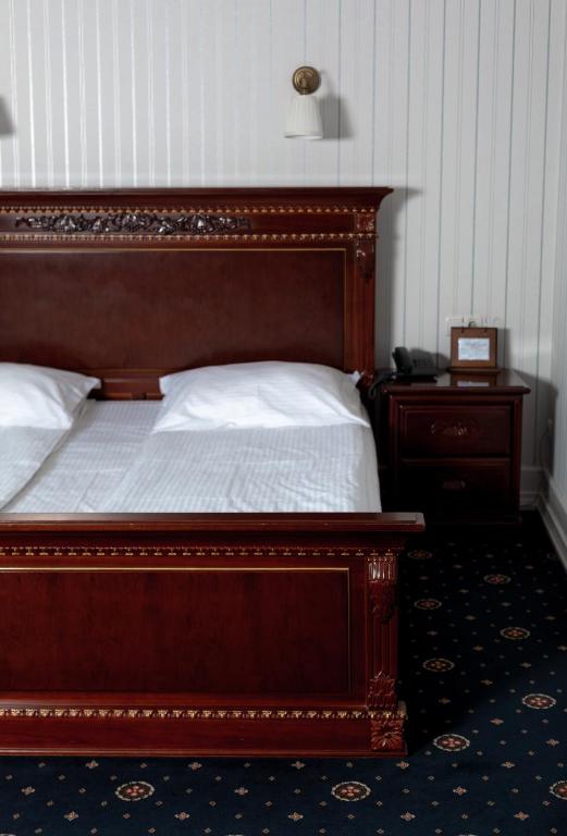 Postel nebo postele na pokoji v ubytování Hotel Aristocrat