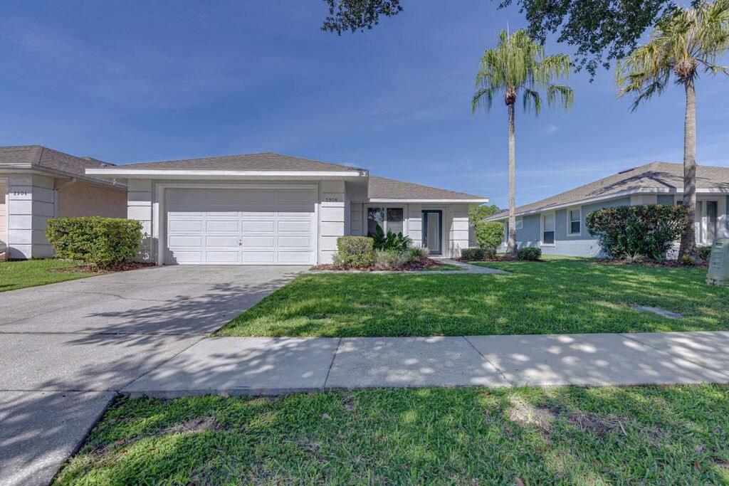 581 Stunning 4 bed home in Sunset Lakes, Kissimmee (updated prices 2024)