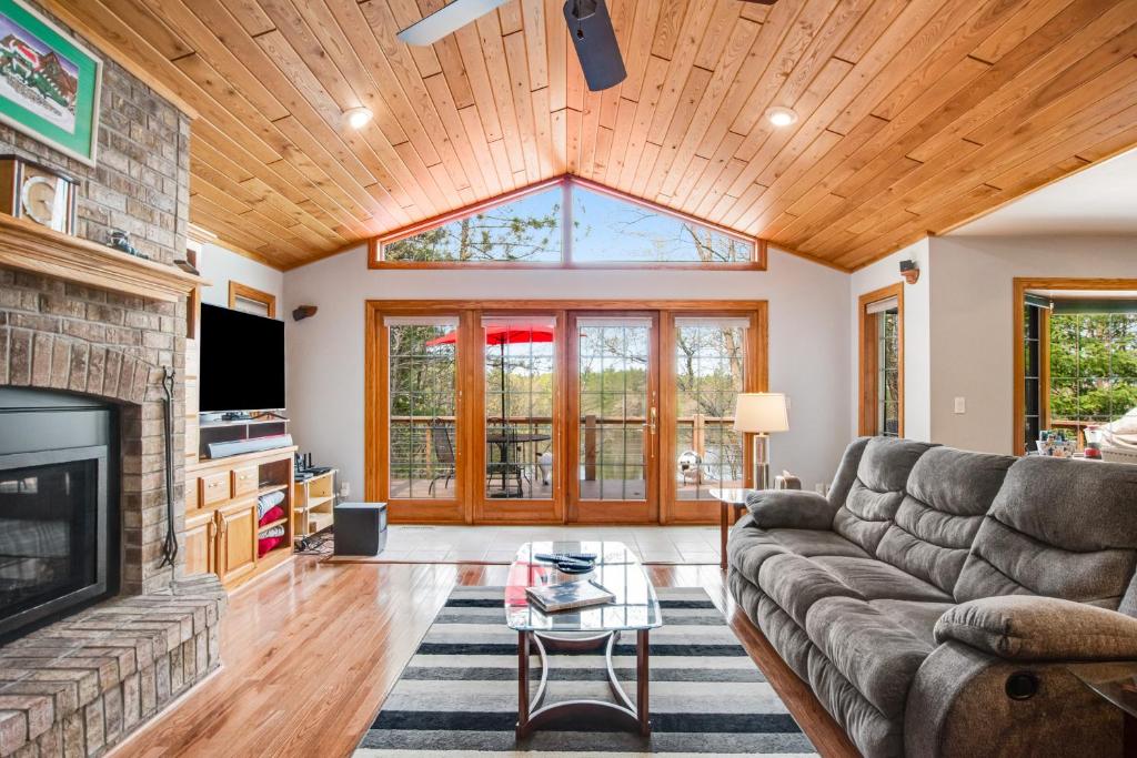 Lakefront Bliss, Rhinelander (updated prices 2024)