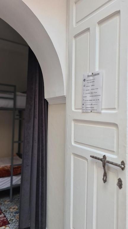 Postel nebo postele na pokoji v ubytování Hostel Laksour