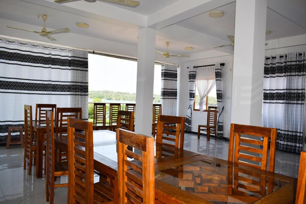 Restaurace v ubytování Holiday Villa