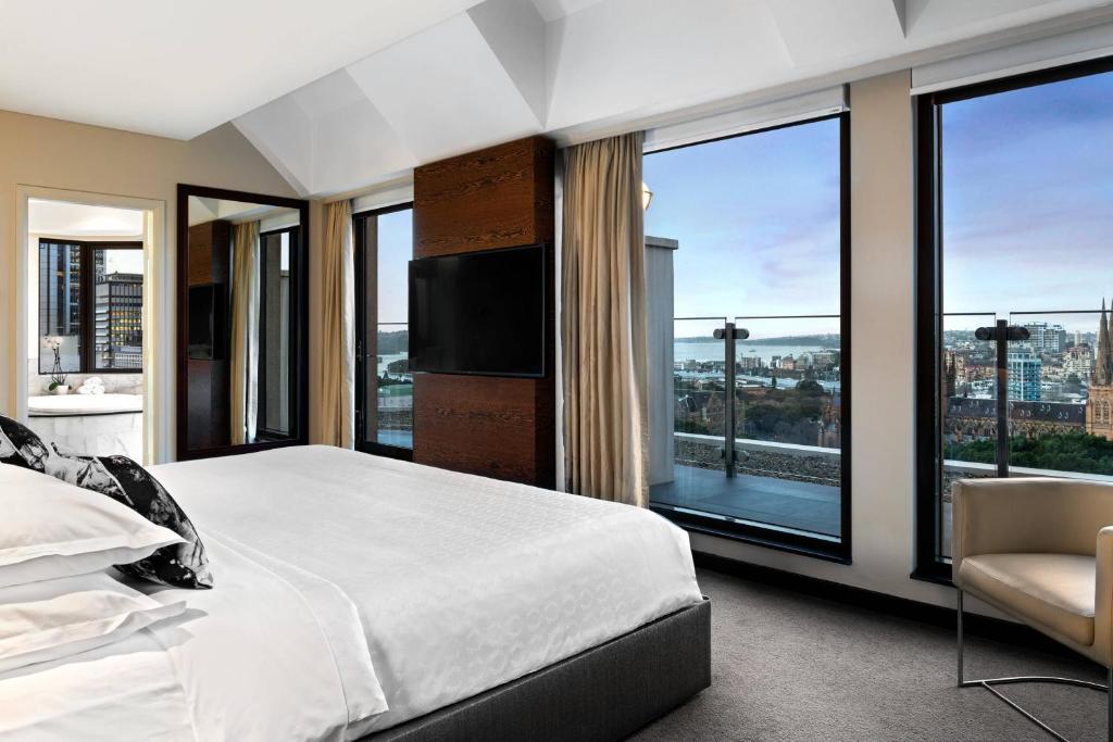 Postel nebo postele na pokoji v ubytování Sheraton Grand Sydney Hyde Park
