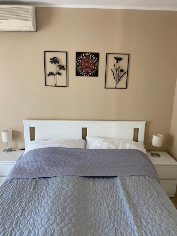 Postel nebo postele na pokoji v ubytování SunSet Beach Apartman