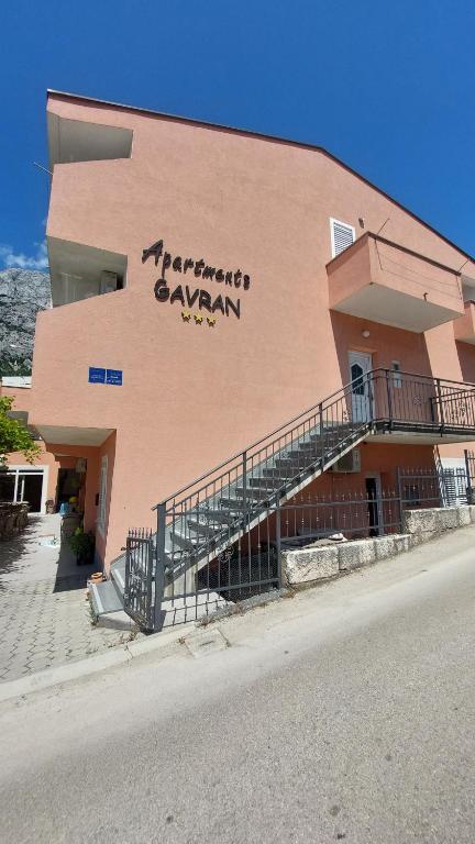 Budova, kde se apartmán nachází