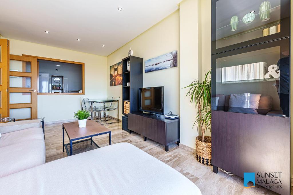 Televízia a/alebo spoločenská miestnosť v ubytovaní Sea Views & Parking - SOHO Cozy Apartment