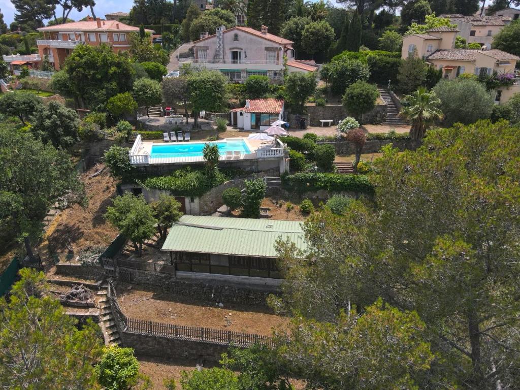 Πισίνα στο ή κοντά στο Large Panoramic Villa Retreat
