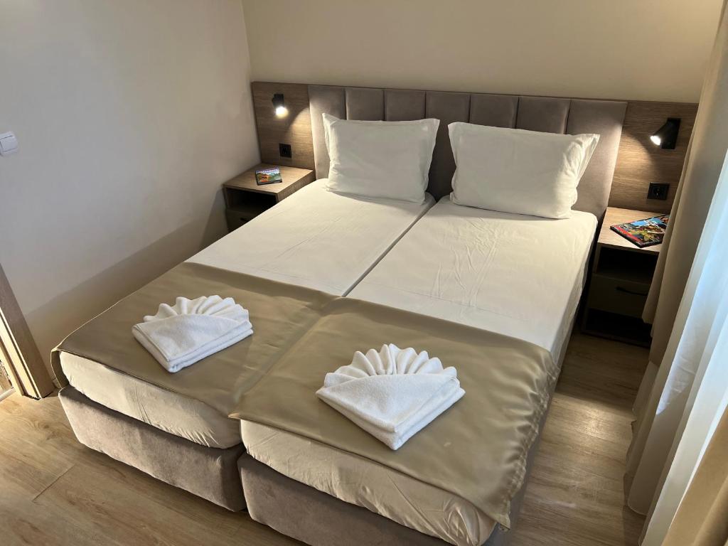 Postel nebo postele na pokoji v ubytování Lotos Apartments
