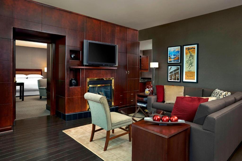 Sheraton Suites Calgary Eau Claire - Resim 6