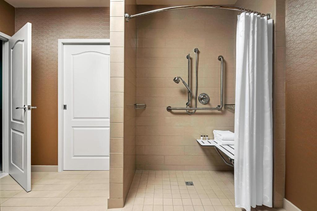 Sheraton Suites Calgary Eau Claire - Resim 19