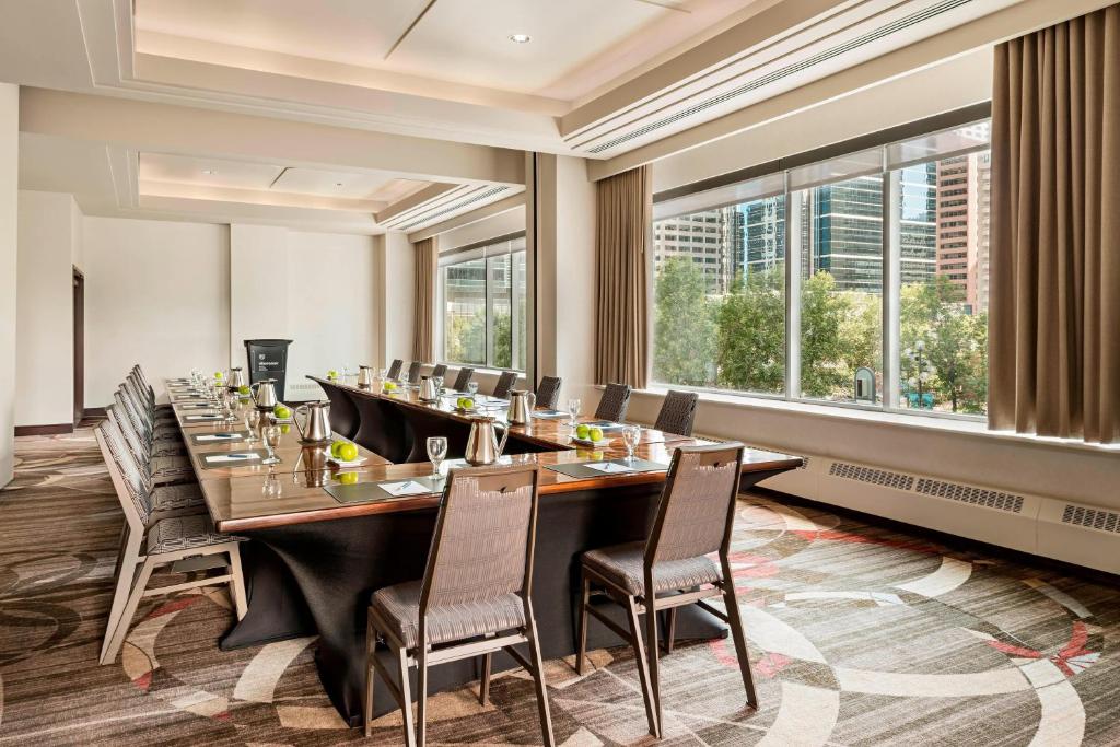 Restaurace v ubytování Sheraton Suites Calgary Eau Claire
