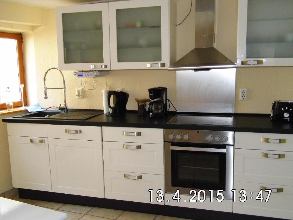Kuchyň nebo kuchyňský kout v ubytování FerienwohnungQuedlinburg