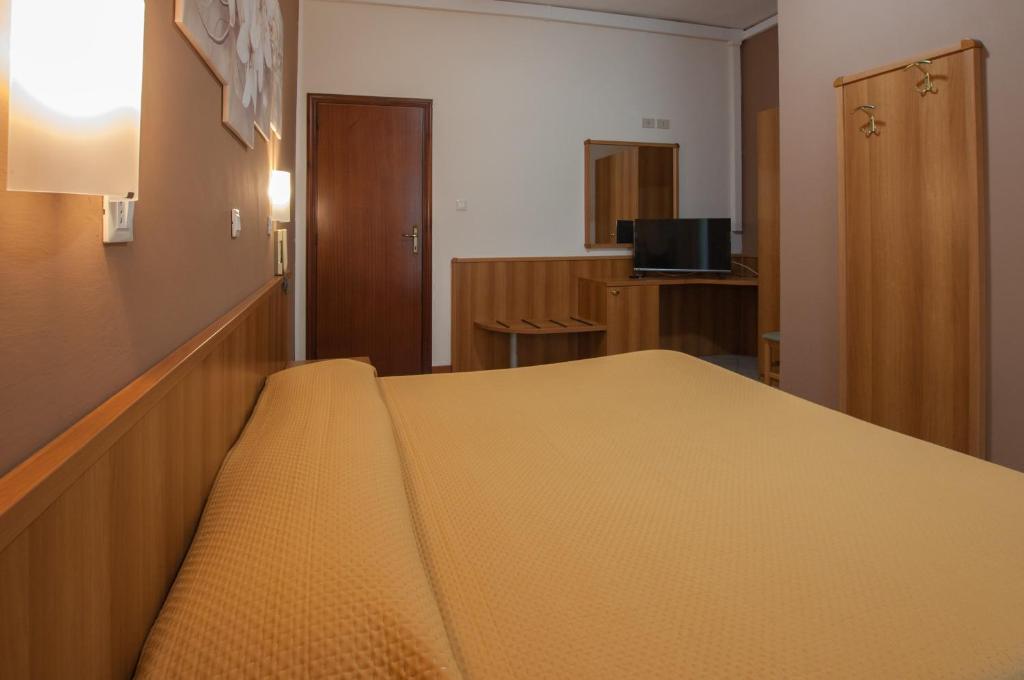 Postel nebo postele na pokoji v ubytování Hotel Orsini