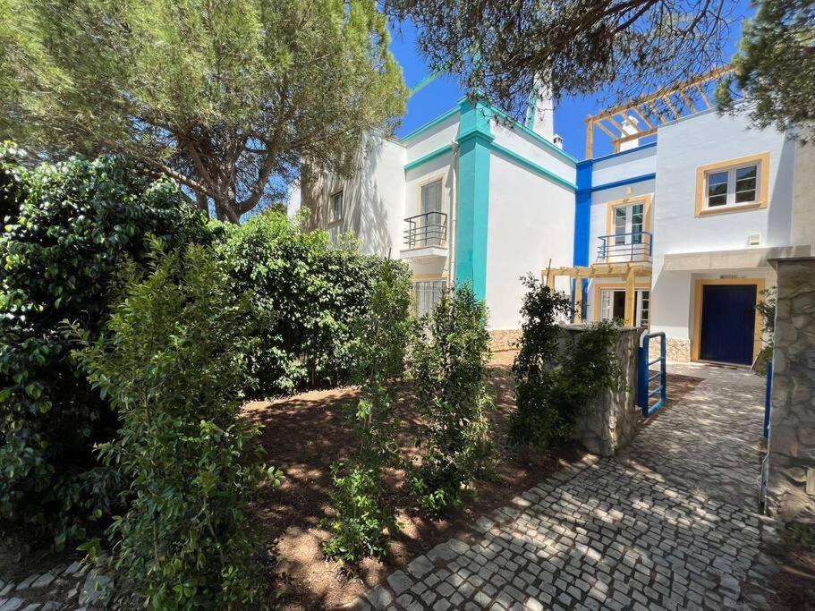 Το κτήριο όπου στεγάζεται  η παραθεριστική κατοικία