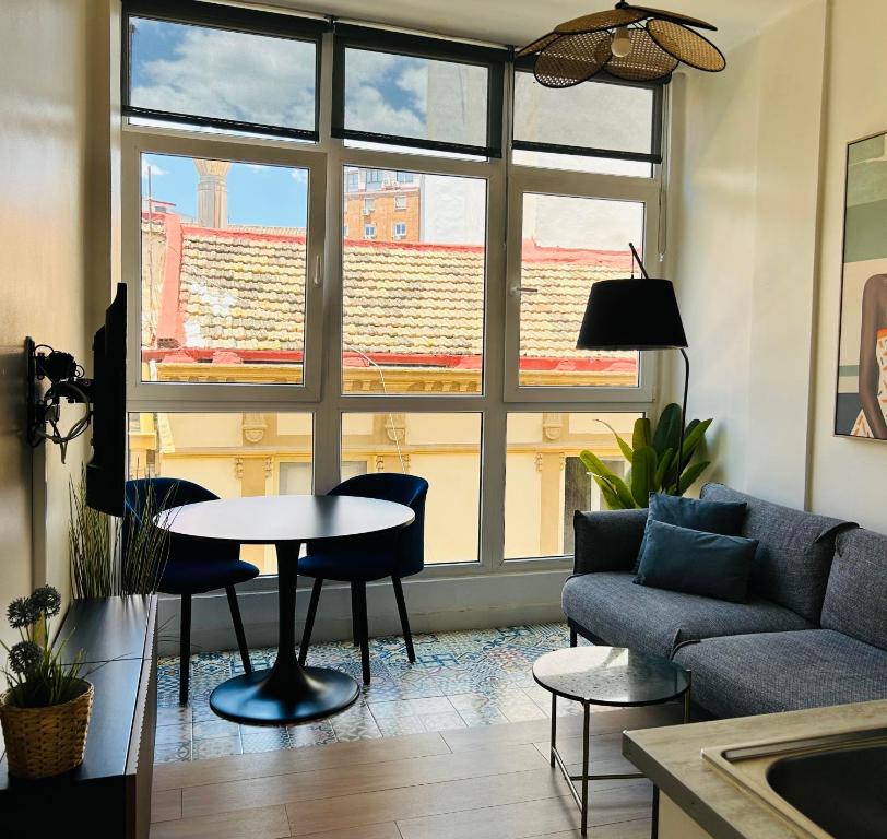 A seating area at Apartamentos Uncibay Premium