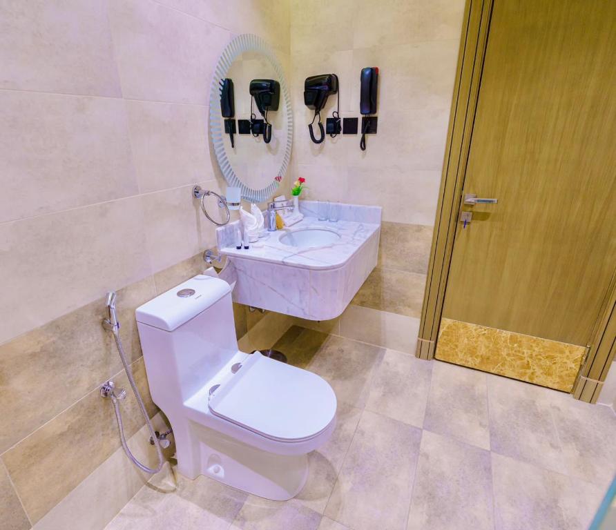 Koupelna v ubytování Wissam Al-Hawra Hotel