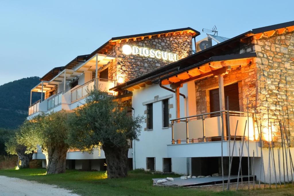 Budova, kde se aparthotel nachází