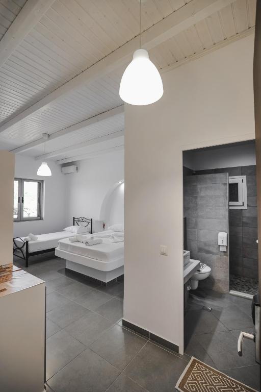 Nefelis Rooms - Image 2
