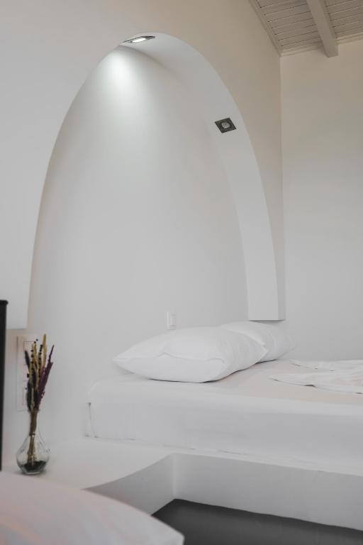 Postel nebo postele na pokoji v ubytování Nefelis Rooms