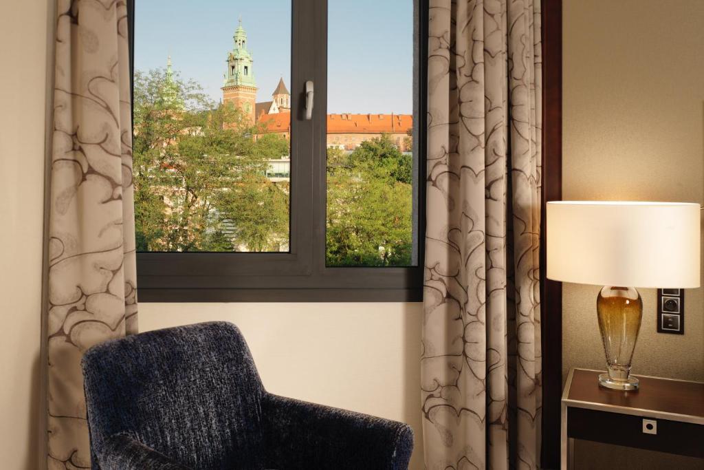 Sheraton Grand Krakow - Grand Deluxe, Guest Room, 1 King, Wawel Or Vistula View