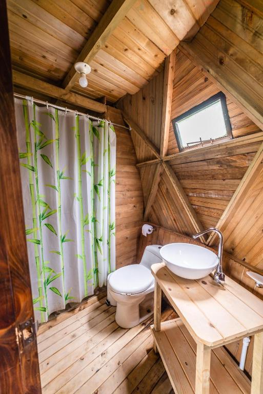 Koupelna v ubytování Tambo Eco Hotel