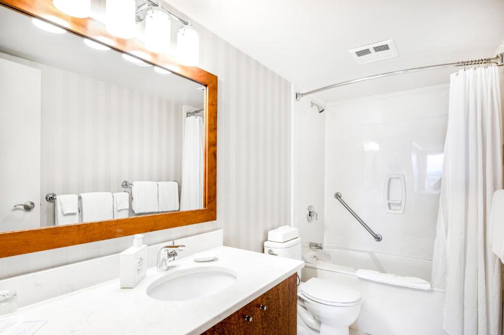 Victoria Regent Waterfront Hotel & Suites photo
