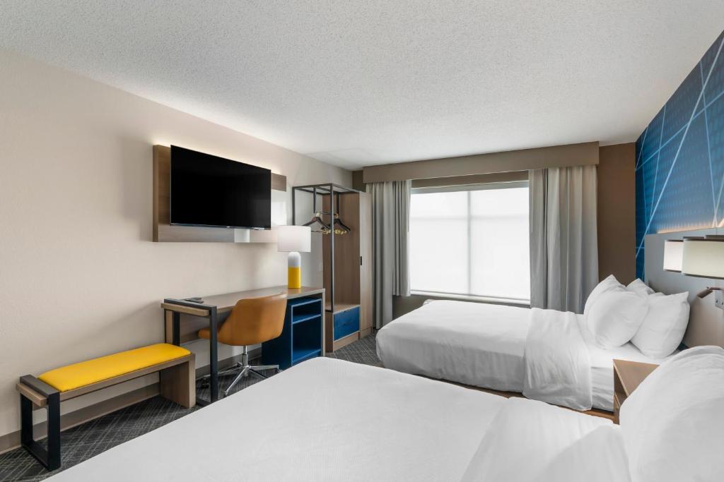 Comfort Inn & Suites Hampton near Coliseum photo