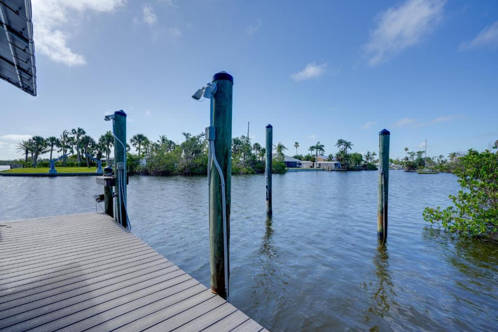 Bokeelia Island Oasis Waterfront, Private Dock! - Holiday Home
