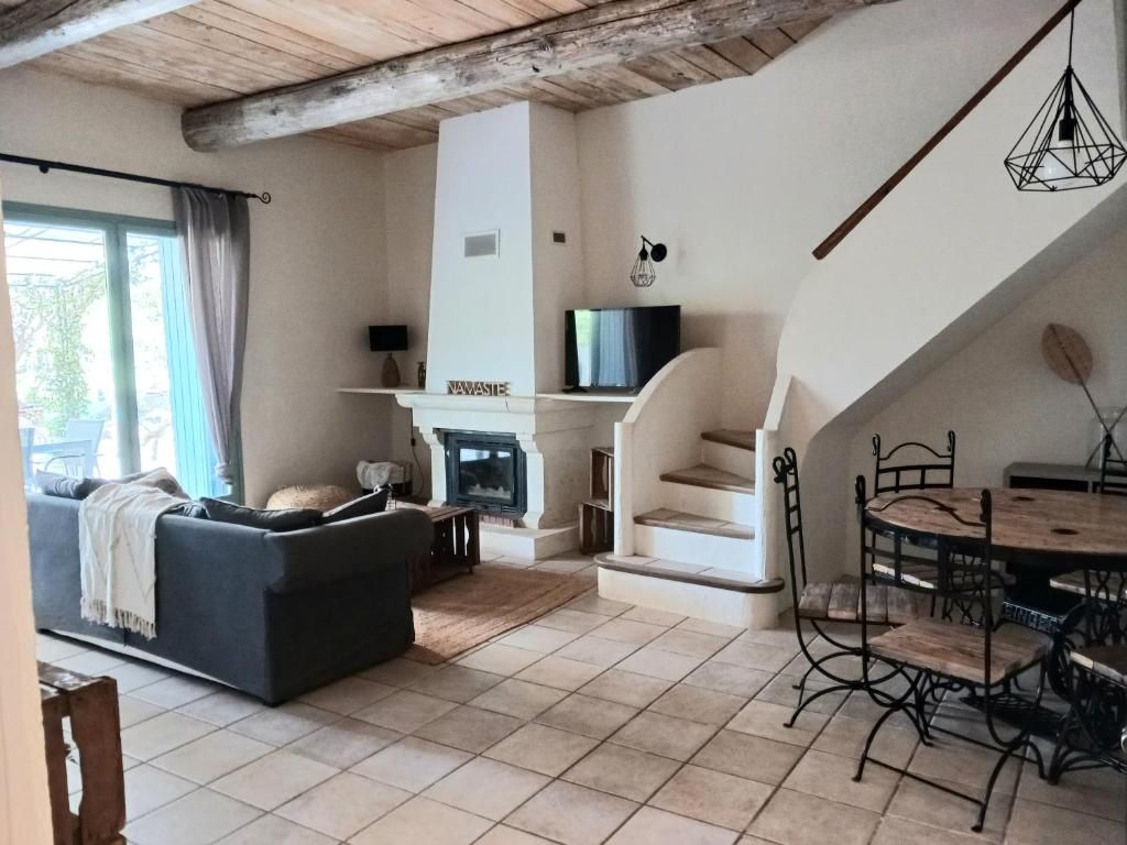 a living room with a couch and a table at Magnifiques maisons de campagne au sein d&#39;un vignoble in Cazouls-lès-Béziers