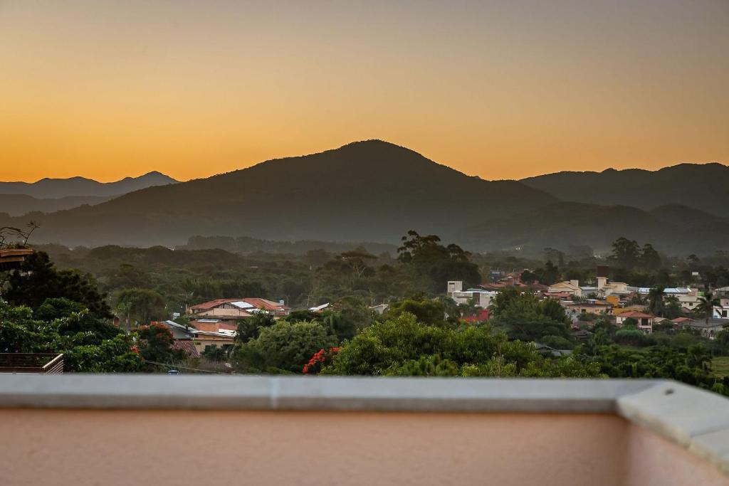 Uma vista da montanha tirada do hotel 