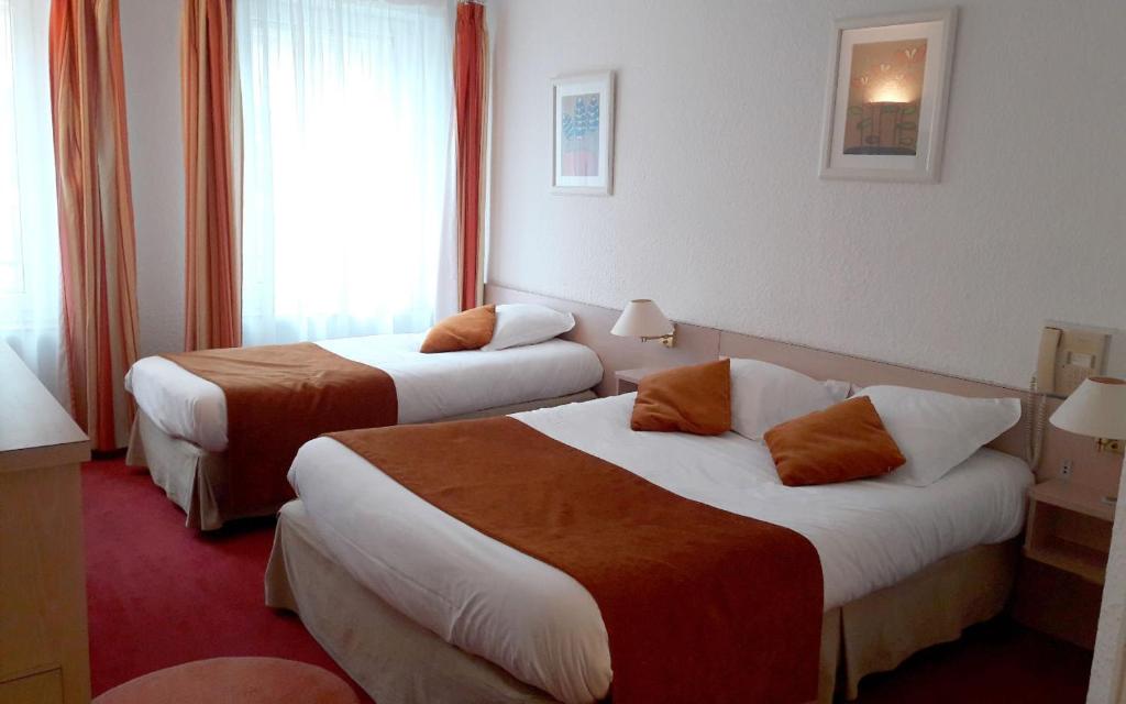 Logis Le Cheval Rouge - Chambre Triple Confort