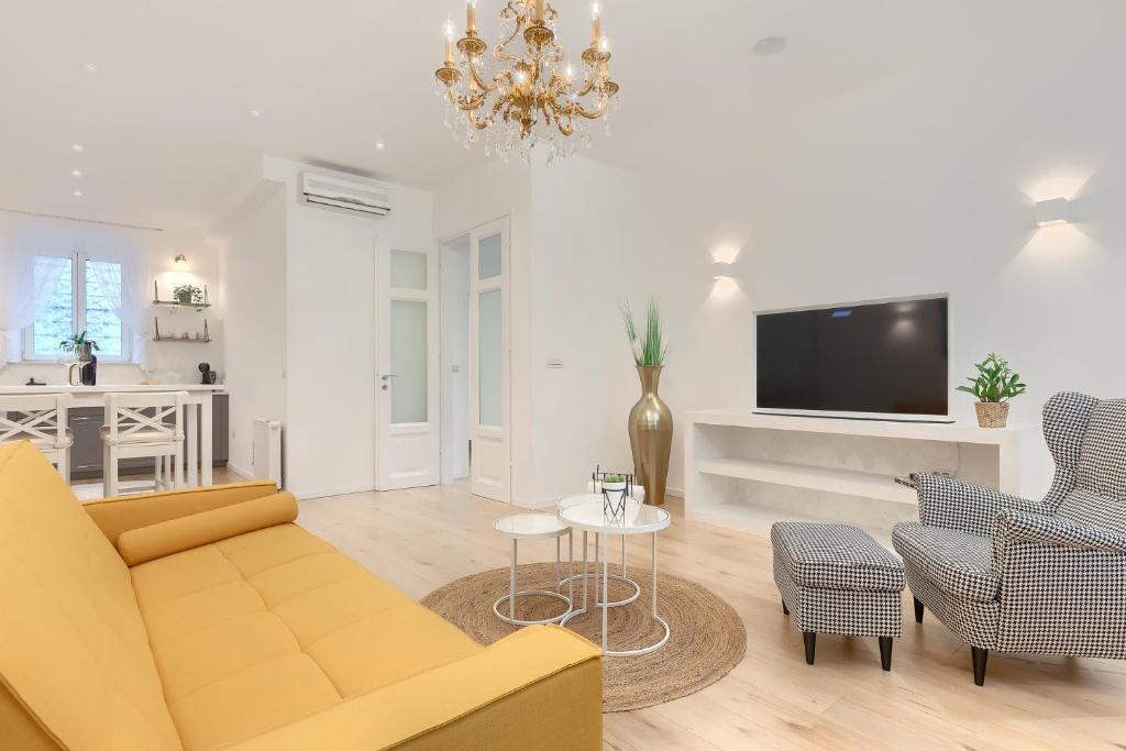 TV a/nebo společenská místnost v ubytování Calafati Apartment with free private parking