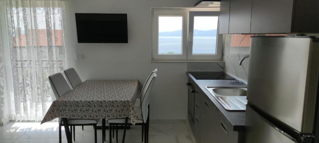 Köök või kööginurk majutusasutuses Apartments INBOX