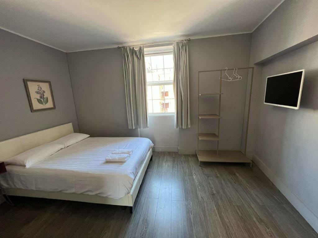 Petticoat Accommodations - Deluxe Double Room