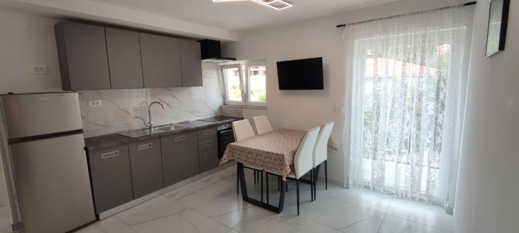 Köök või kööginurk majutusasutuses Apartments INBOX