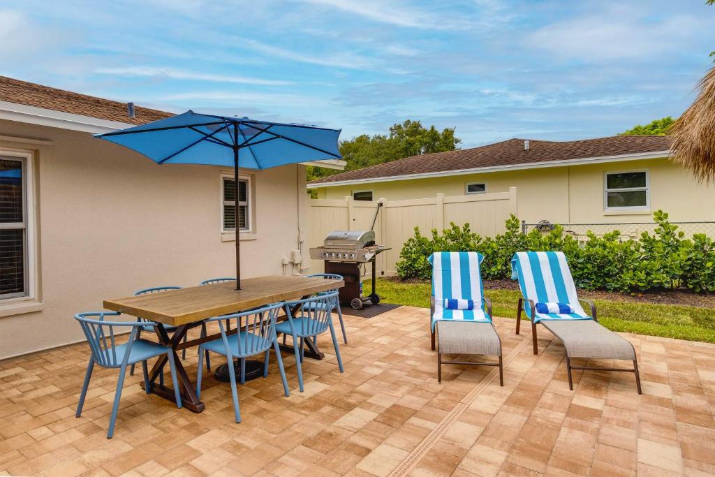 Αίθριο ή υπαίθριος χώρος στο Private Pool and Bar Palm Beach Gardens Getaway