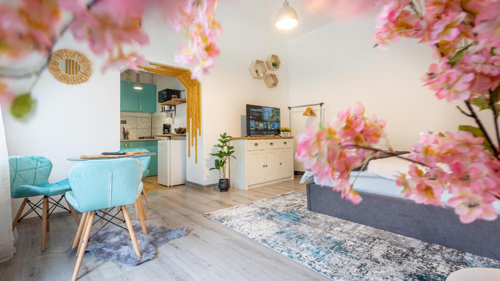 TV a/nebo společenská místnost v ubytování Sun x Mountains - Black Church