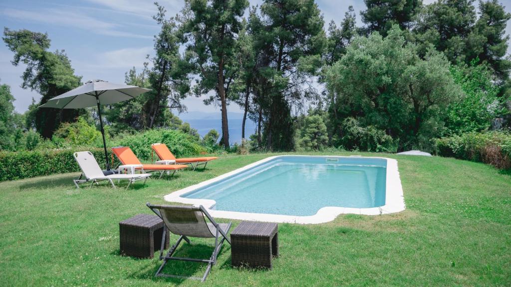 Bazén v ubytování Stone Made Private Pool Villas Kriopigi nebo v jeho okolí